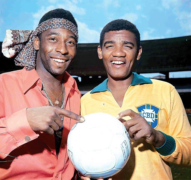 Pelé e Wilson Simonal em 1969, antes de artista cair no ostracismo (Foto: Divulgação/memoriasdaditadura.org)