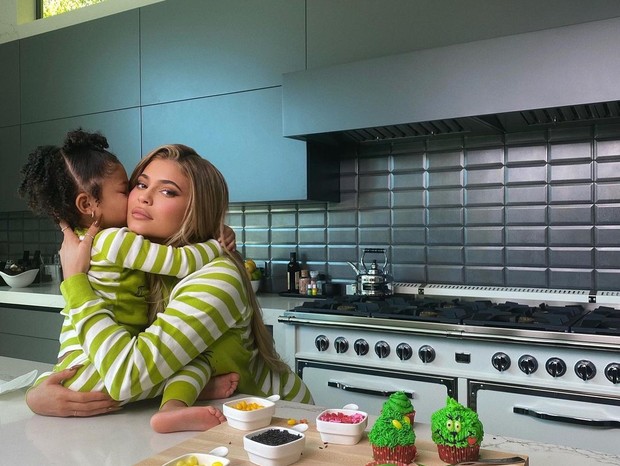 Kylie Jenner e a filha, Stormi (Foto: Reprodução/Instagram)