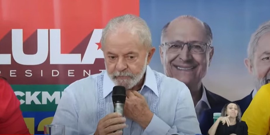 Lula fala sobre comício em Recife em coletiva de imprensa