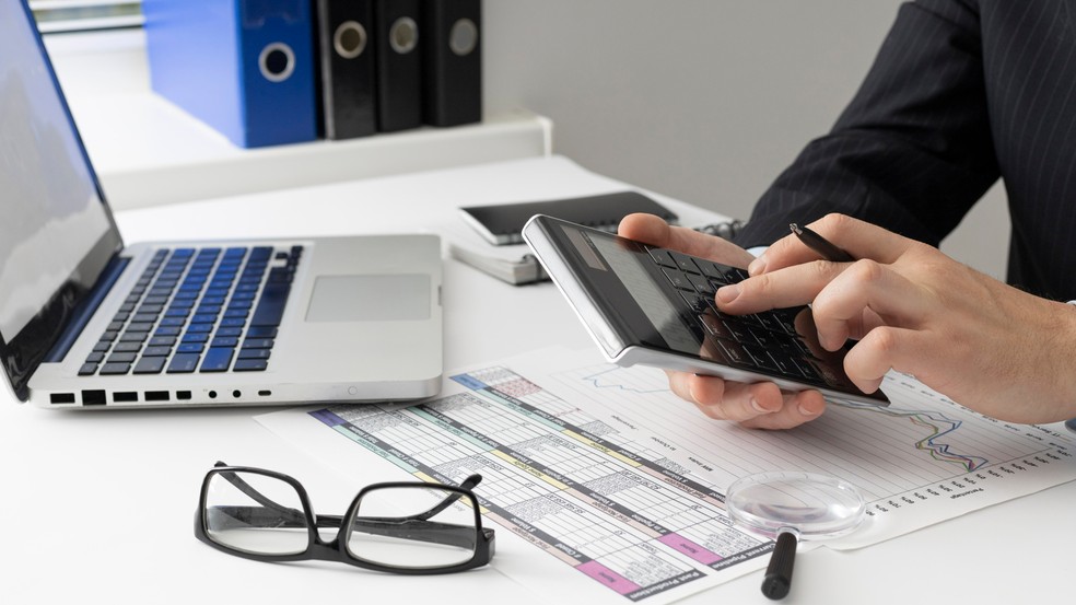 1 em cada 4 brasileiros não consegue pagar todas as contas do mês, aponta CNI — Foto: Freepik