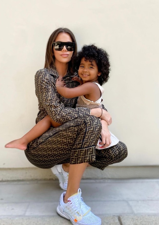 Khloe Kardashian e a filha True (Foto: Reprodução/Instagram )