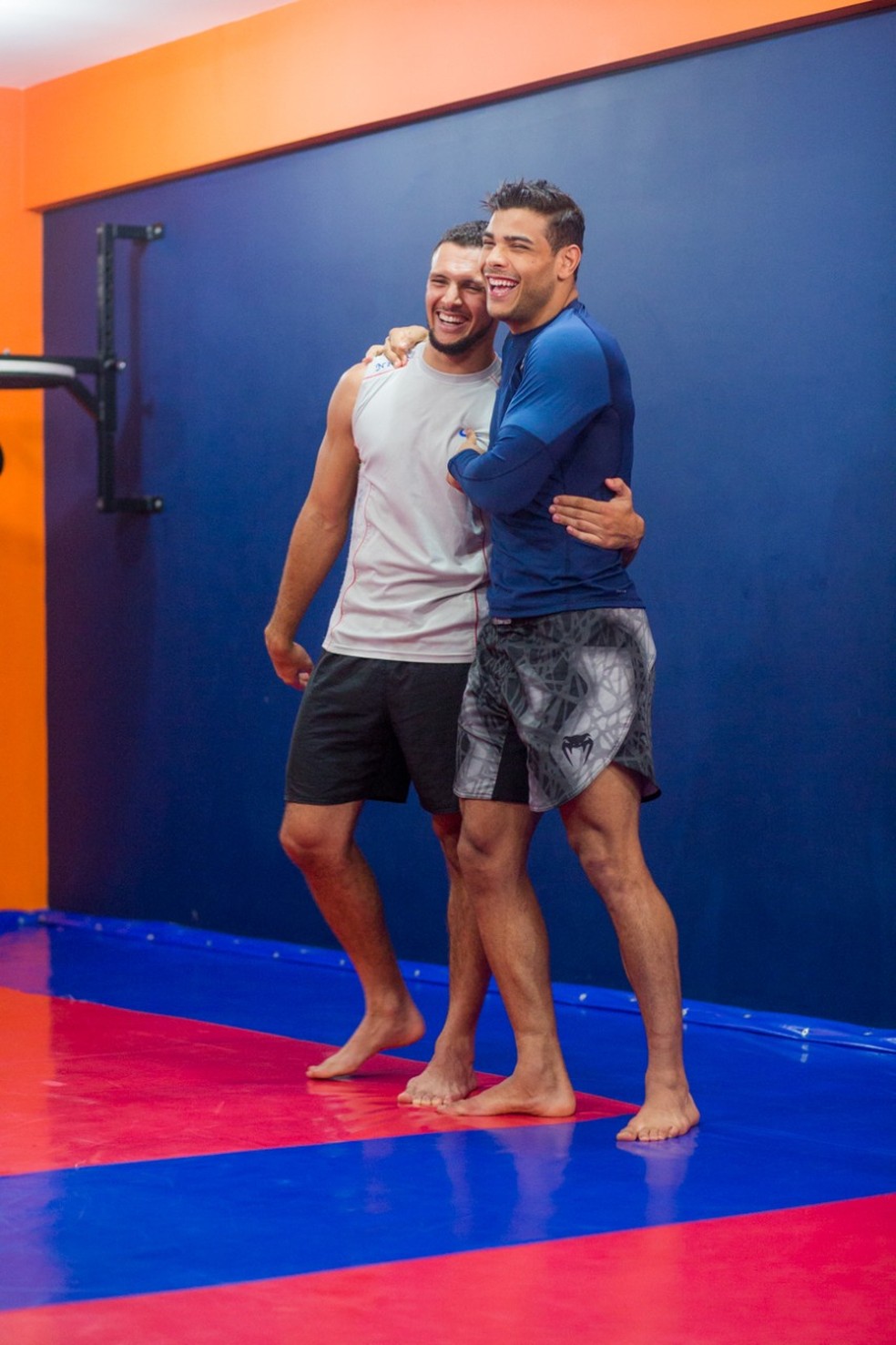 Paulo Borrachinha e Márcio Lyoto em dezembro de 2017. Mineiro disputa cinturão do UFC neste sábado — Foto: Guga Borba