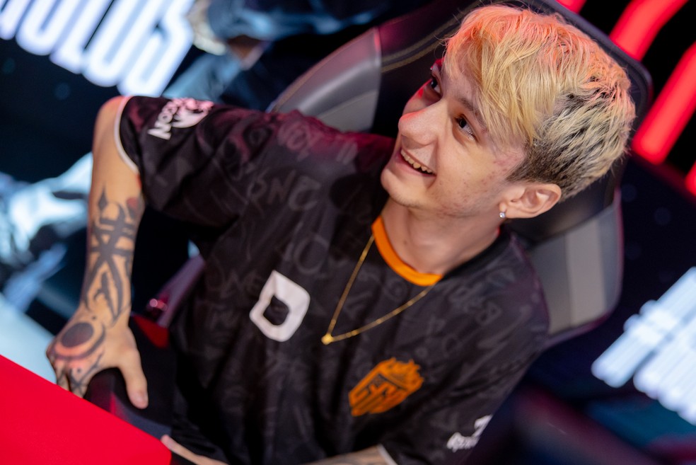 Netuno afirmou, em entrevista, que prefere evitar a liderança e fugir da "zica" dos líderes da fase de pontos — Foto: Divulgação/Cesar Galeão e Bruno Alvares/CBLOL