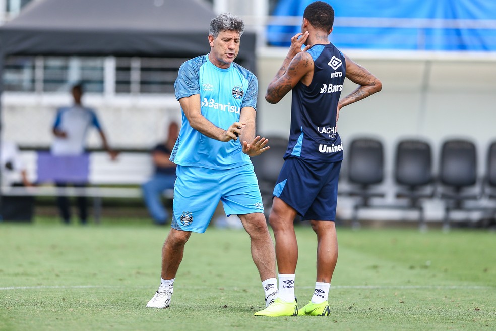 Renato em ação no treino do Grêmio — Foto: Lucas Uebel / Grêmio, DVG