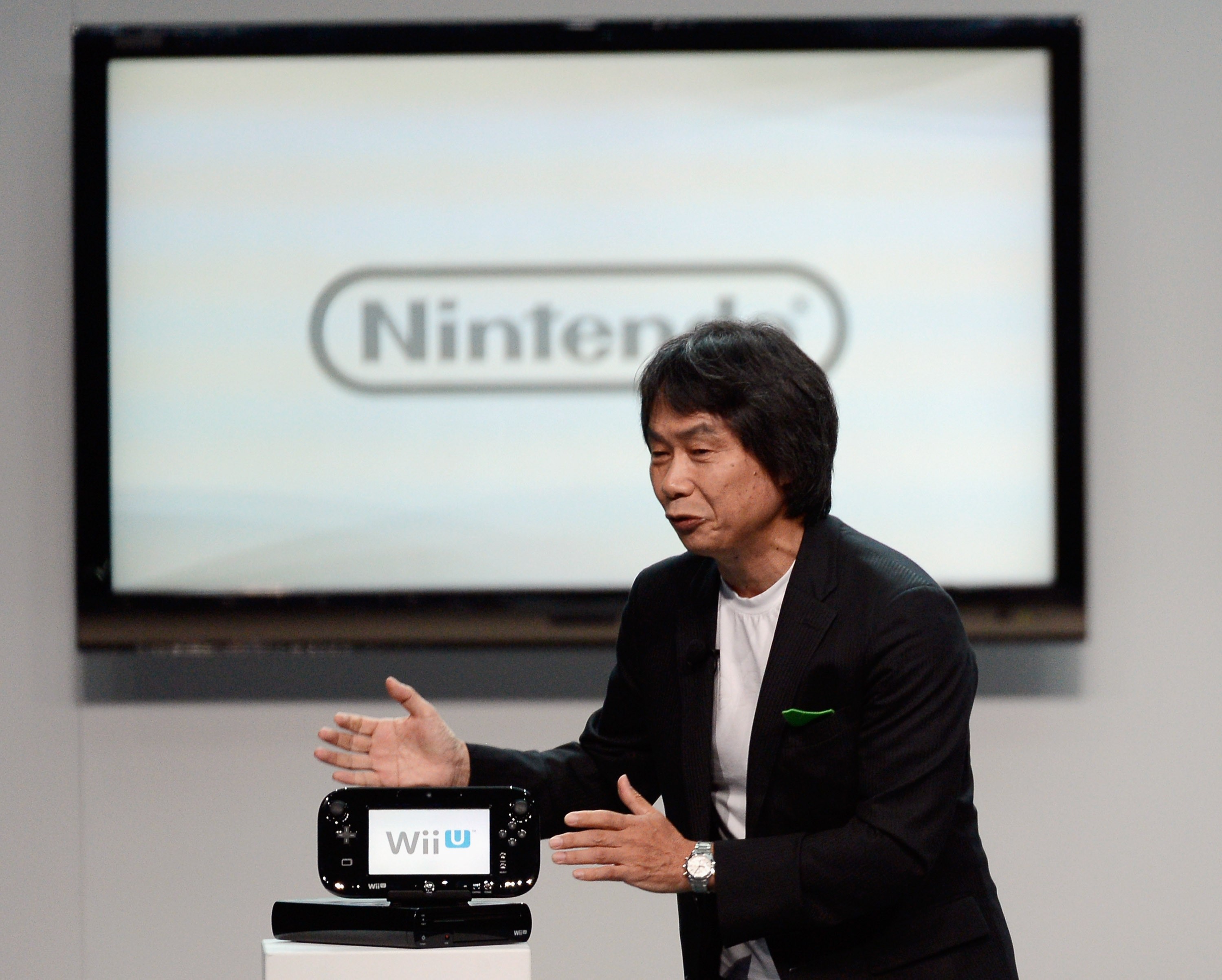 Shigeru Miyamoto, criador de Mario, com o WiiU (Foto: getty)