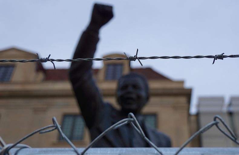 Estátua de Nelson Mandela na frente da embaixada sul-africana em Washington (Foto: Ted Eytan/Flickr/Creative Commons)