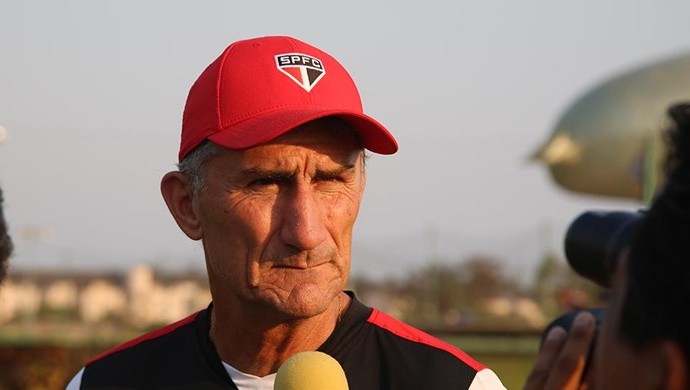 Edgardo Bauza cutuca críticos após vaga e leva 
