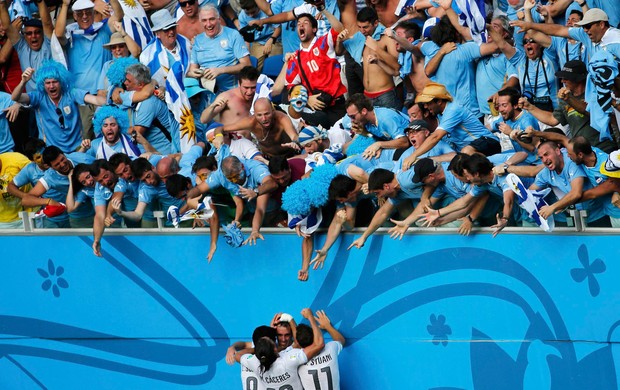 Godin italia x uruguai (Foto: Reuters)