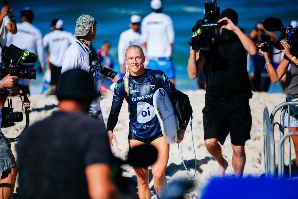 Tatiana Weston-Webb precisa pontuar e secar as rivais — Foto: Thiago Diz/World Surf League