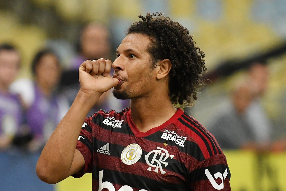 Arão comemora seu gol no Flamengo x Grêmio — Foto: Alexandre Durão