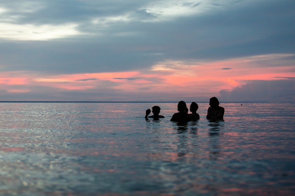 O pôr do sol no Rio Tapajós — Foto: Marcelo Brandt/G1