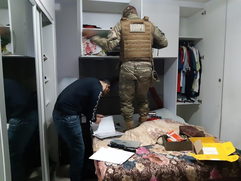 Operação do MP prende advogada e servidor do Poder Judicário de Paripueira, Alagoas — Foto: Ascom/MP