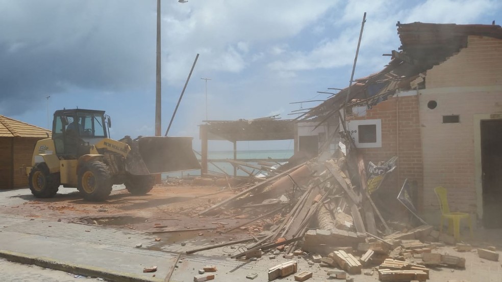 Proprietários das barracas não foram avisados sobre demolição — Foto: Maciel Albuquerque/Arquivo pessoal
