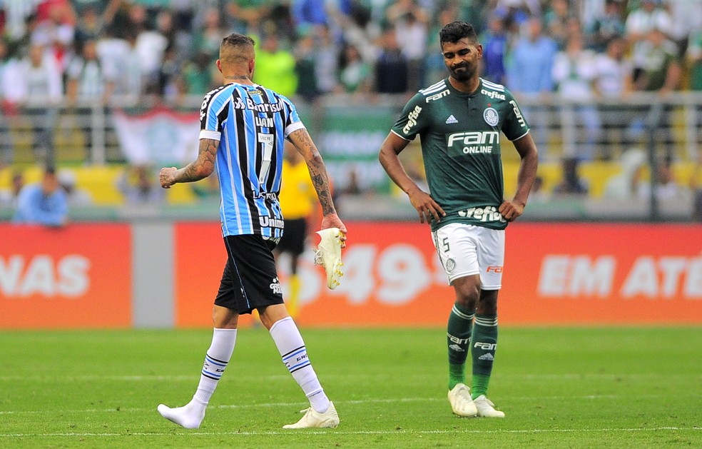 Luan sente dores no pé contra o Palmeiras — Foto: Marcos Ribolli
