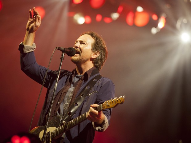 Eddie Vedder, do Pearl Jam, durante show no Mineirão, em Belo Horizonte (Foto: Lincon Zarbietti/O Tempo)