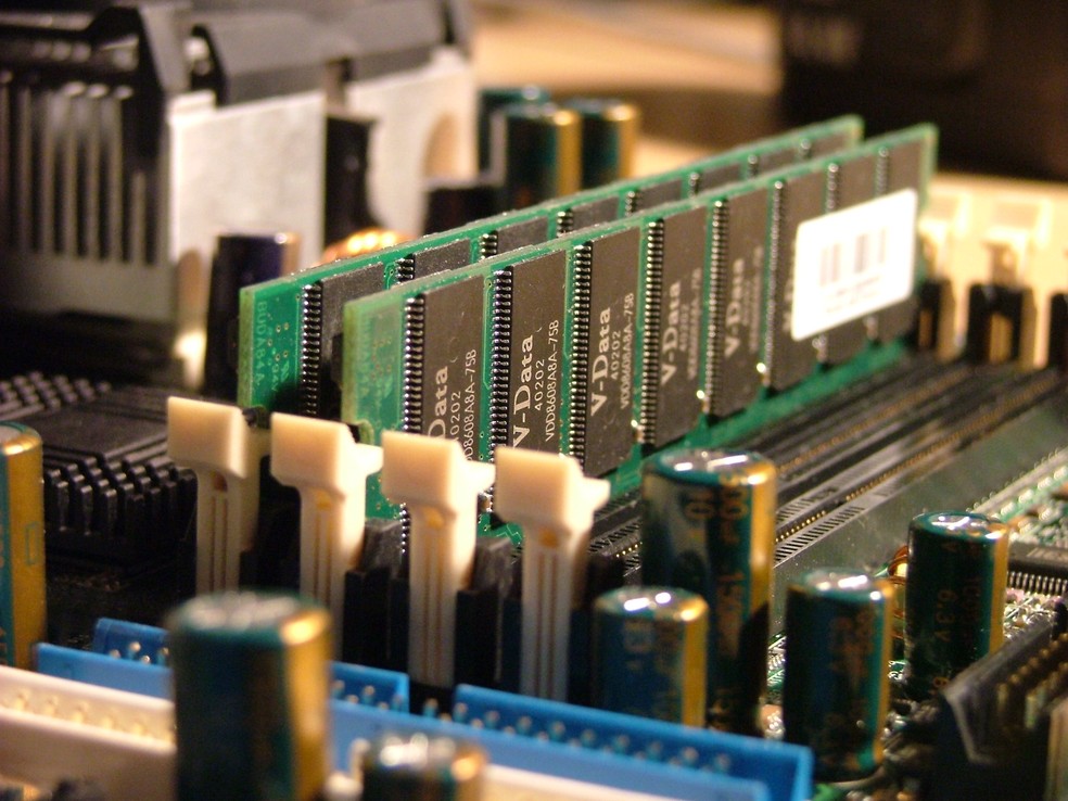 Memória RAM é uma características responsáveis por aumentar a velocidade do computador. — Foto: Michal A. Valasek/FreeImages