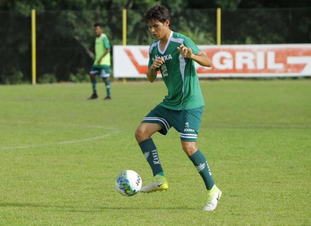 Promessa da base do Luverdense acerta com o Flamengo