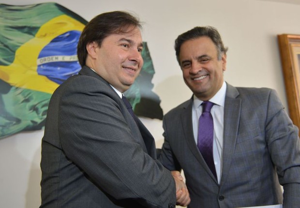 O presidente da Câmara, Rodrigo Maia (DEM-RJ) visita o senador Aécio Neves (PSDB-MG) (Foto: Antonio Cruz/Agência Brasil)