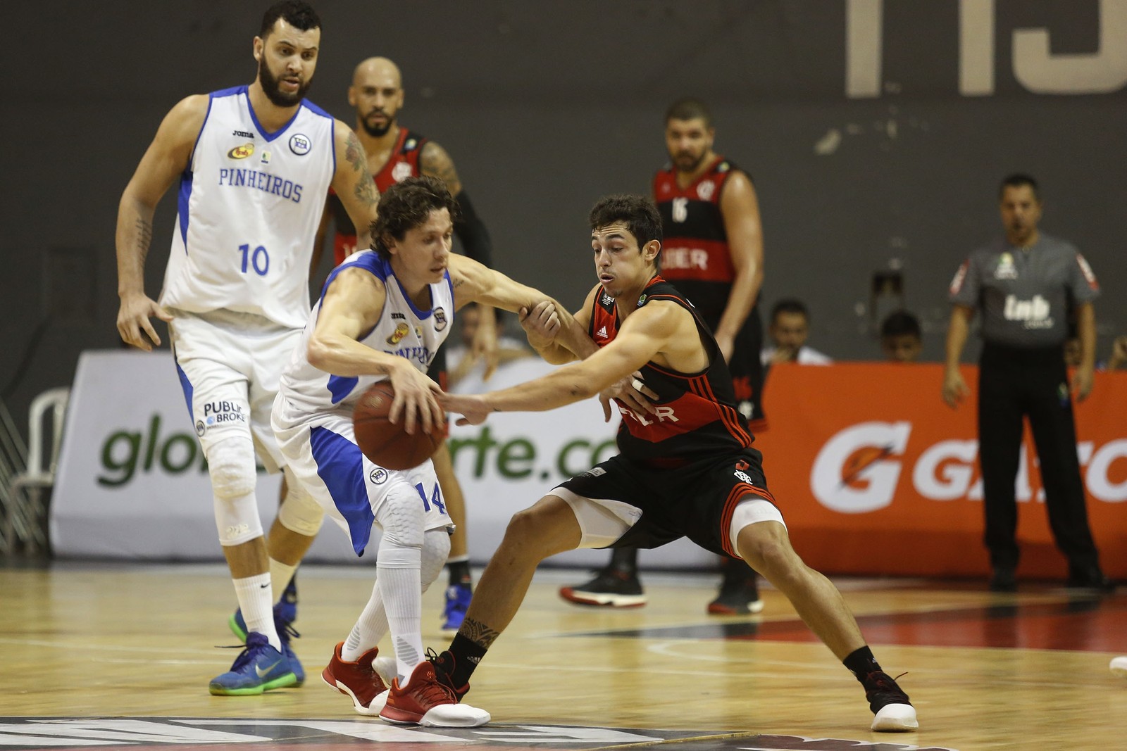 Em duelo de tirar o fôlego, Pinheiros vira série e elimina o Flamengo no Tijuca