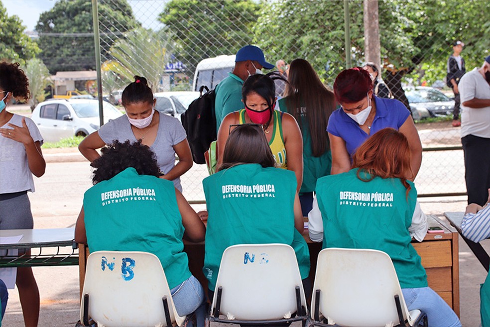 Servidores vão receber a Gratificação de Atividade da Defensoria Pública (GADP) e estabelece direito à compensações finaceiras pelos dias de trabalho em finais de semana e feriados — Foto: Larissa Calixto (ASCOM/DPDF)