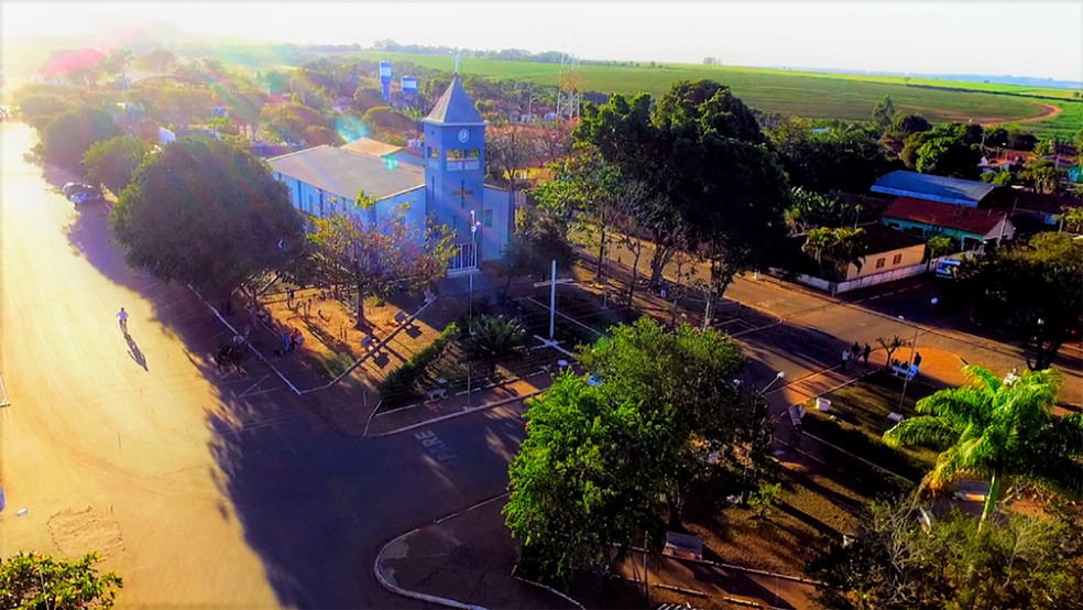 Imagem a&eacute;rea da Pra&ccedil;a da Matriz, centro e refer&ecirc;ncia do distrito de Venda Branca. &mdash; Foto: Cr&eacute;dito: VANDER FILHO