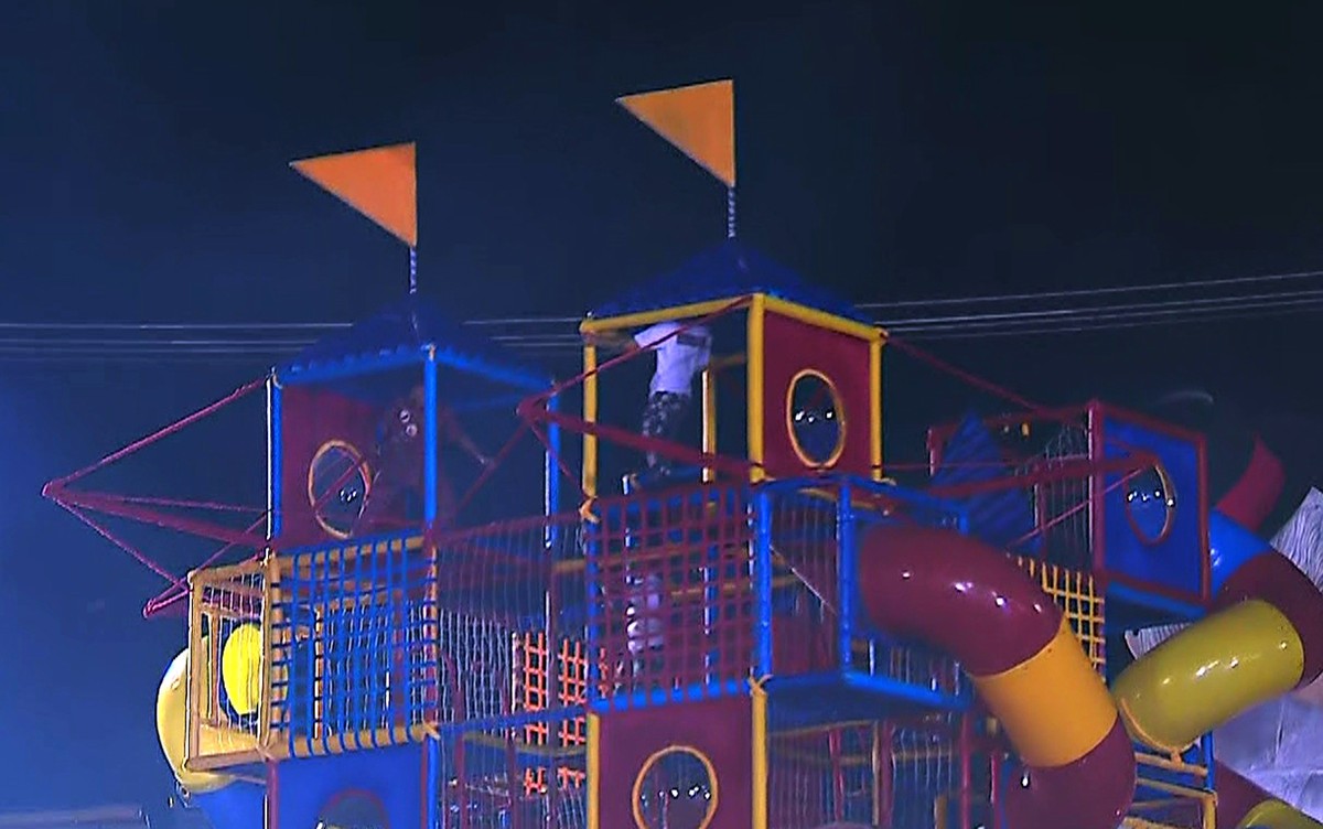 Resultado de imagem para carros alegóricos no sambódromo de são paulo 2020 preso