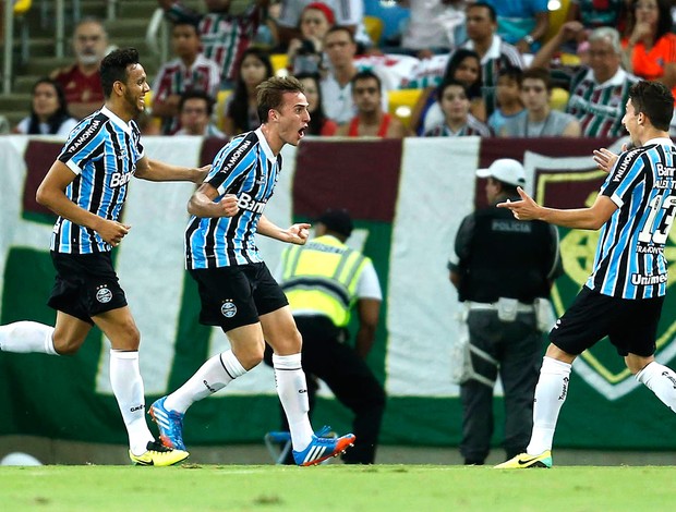 Bressan comemoração jogo Fluminense contra Grêmio (Foto: Alexandre Cassiano / Ag. O Globo)