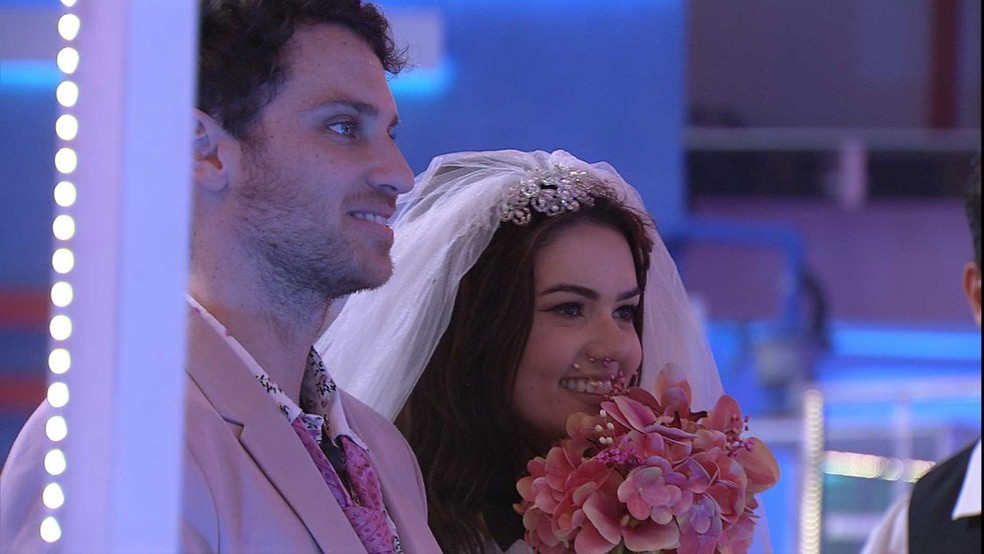 'Casamento' de Lucas e Eslovênia no BBB 22 — Foto: Globo