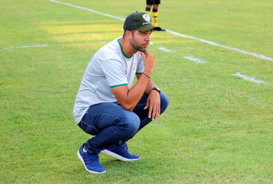 Hugo Chacon reassume comando do Palmeira para últimos jogos do estadual