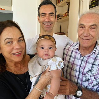 Ticiane Pinheiro, César Tralli, Rafaella, Manuella e os avós
