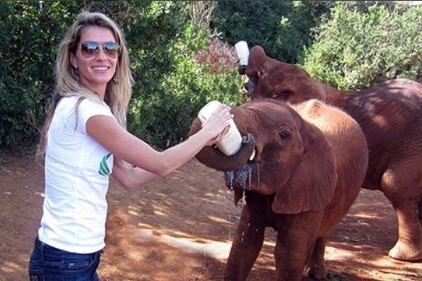 Gisele Bundchen e o elefante (Foto: Instagram/Reprodução)