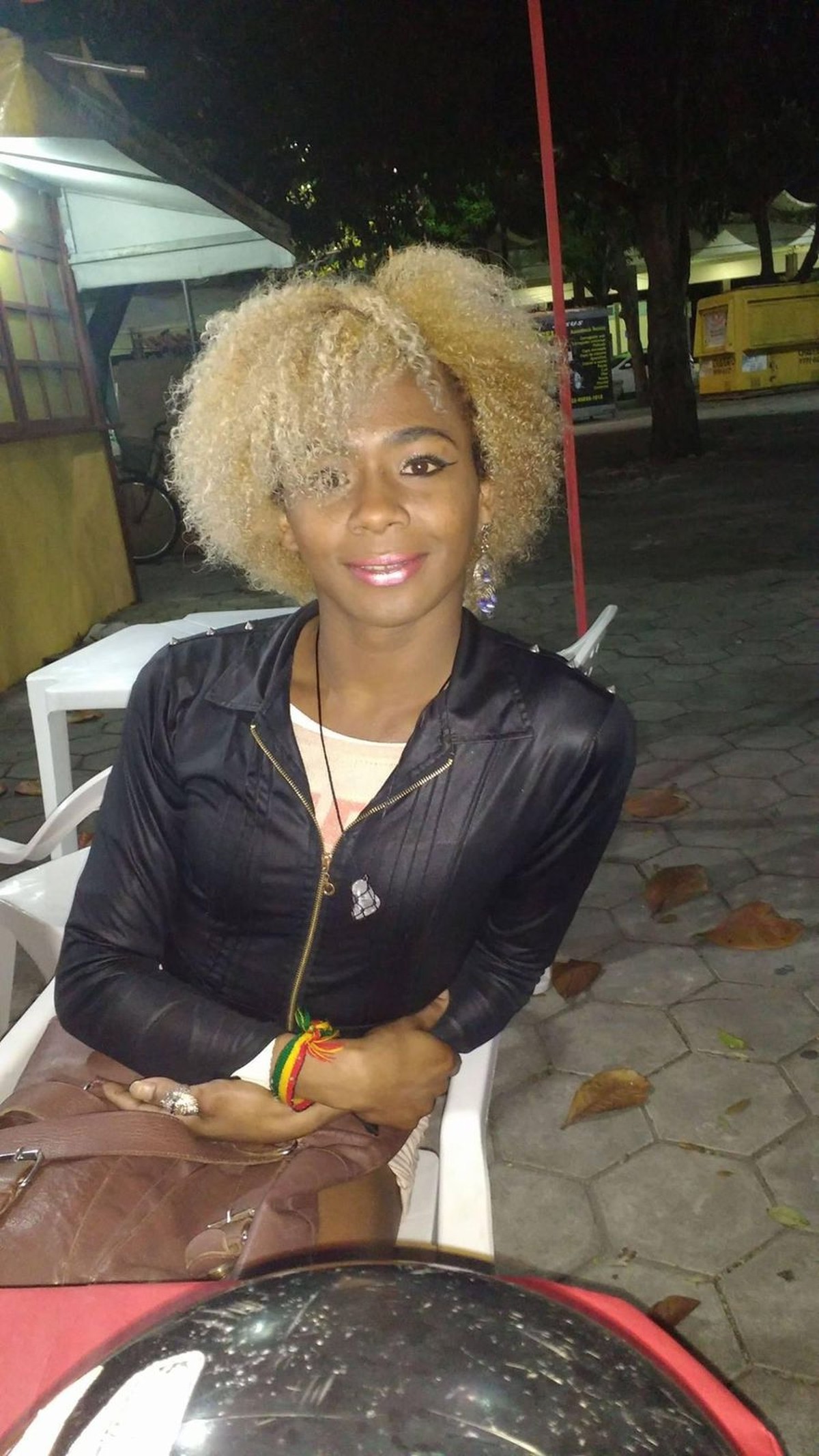Polícia investiga morte de travesti por atropelamento em Cabo Frio, no RJ - Globo