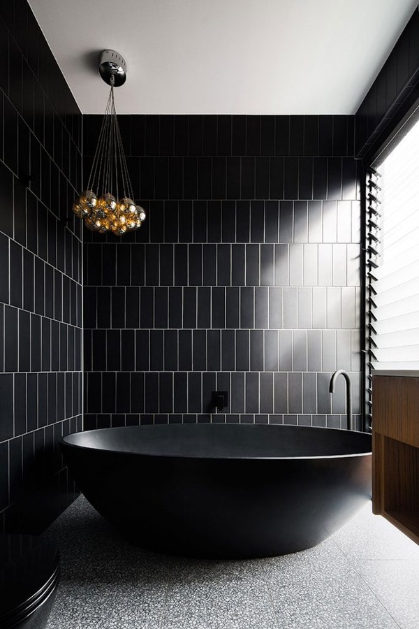 7 banheiros pretos repletos de personalidade e elegância (Foto:  )