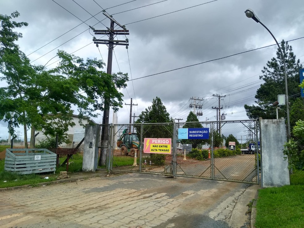 Empresa afirma que está apurando a causa da morte do trabalhador que se acidentou em uma subestação de energia em Registro — Foto: Rinaldo Rori/g1 Santos