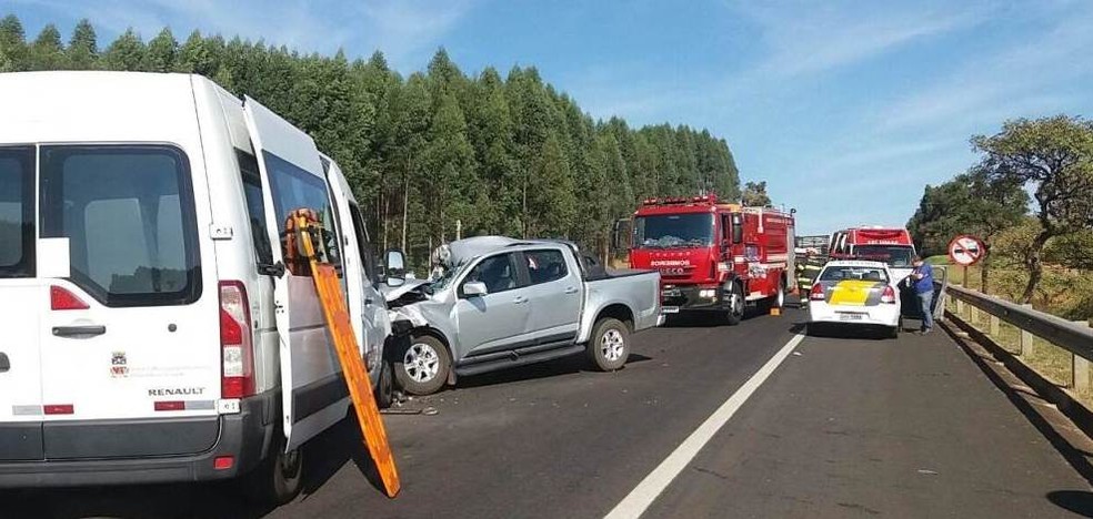 Colisão frontal deixa dez pessoas feridas na SP-215 em São Carlos (Foto: ACidadeOn/São Carlos)