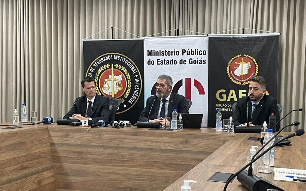 Promotores do Ministério Público durante coletiva sobre Operação Penalidade Máxima 2, em Goiânia, Goiás — Foto: Danielle Oliveira/g1