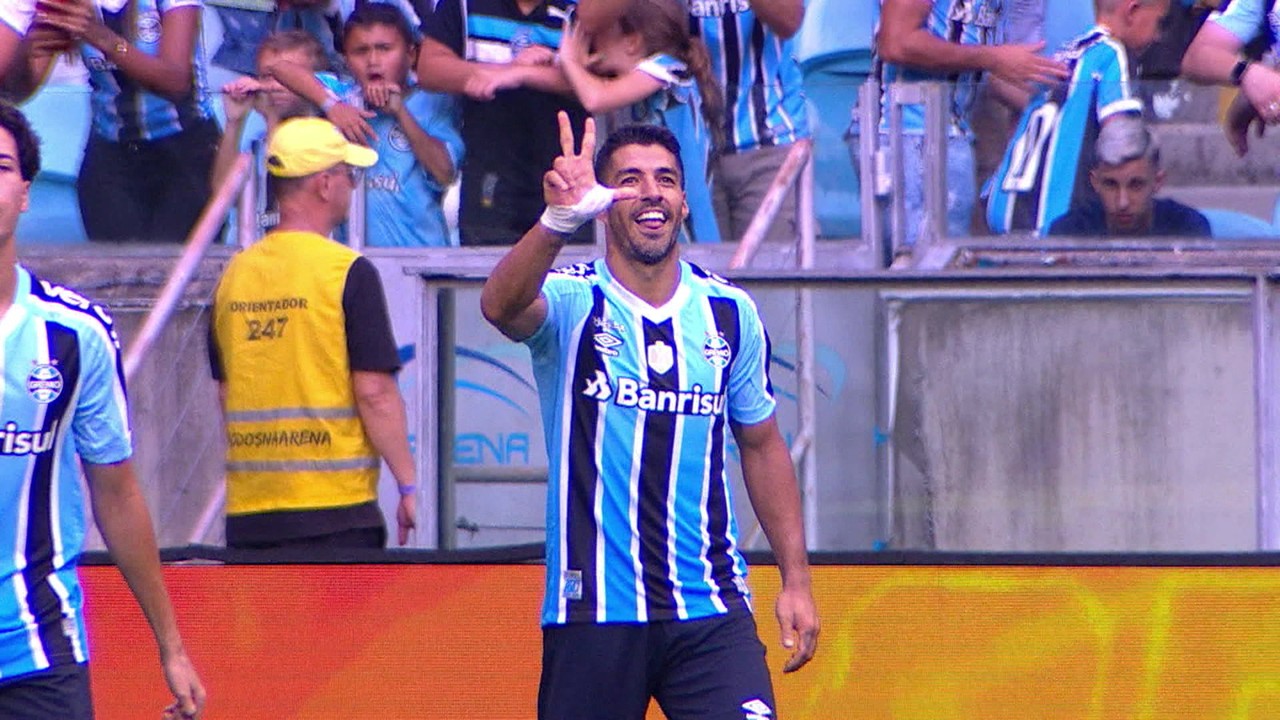 Luis Suárez marca dois em vitória do Grêmio pelo Gauchão