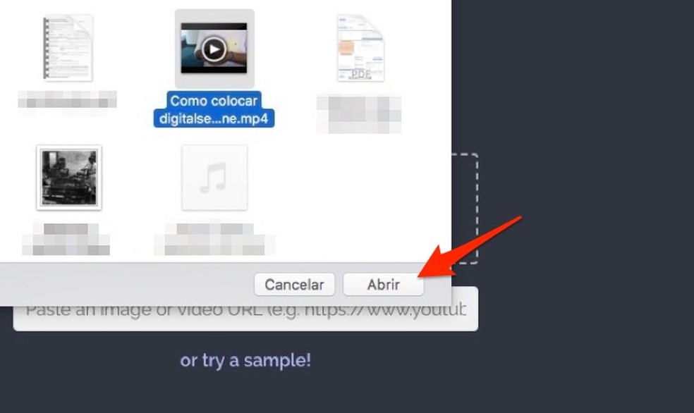 Ação para realizar o upload de um vídeo para inserir trilha sonora usando o serviço online Kapwing — Foto: Reprodução/Marvin Costa