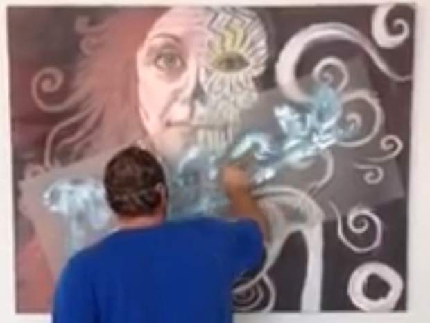Em represália ao vandalismo de Landeros, visitantes picharam pinturas do artista (Foto: Reprodução/YouTube/JamesPerezification)