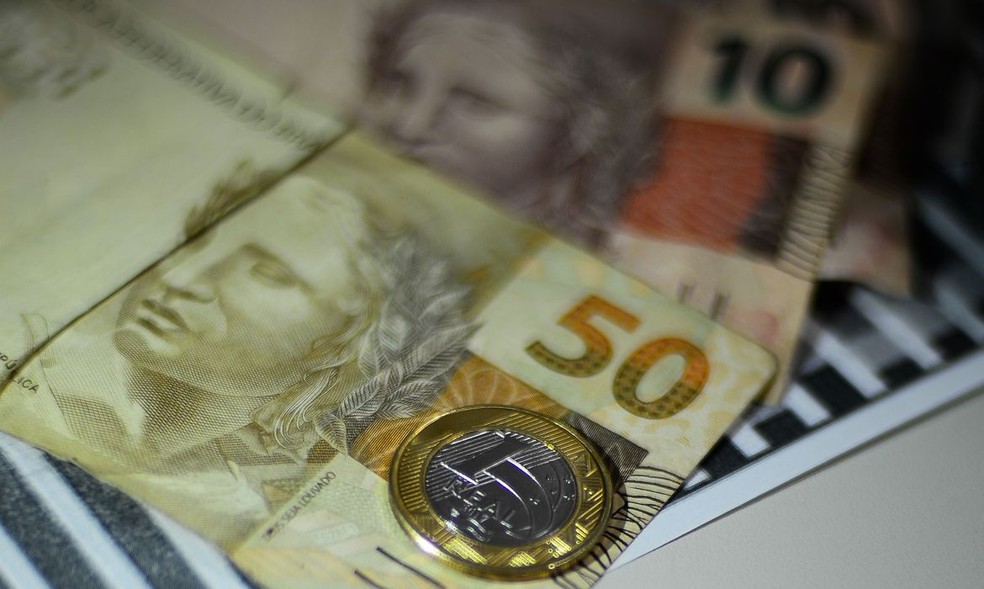 Dinheiro, real, moeda de R$ 1, notas de R$ 10 e R$ 50 — Foto: Marcello Casal Jr/Agência Brasil