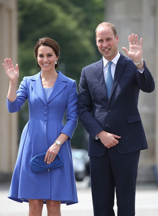 BERLIN, GERMANY - JULY 19:  Prince William, Duke of Cambridge and Catherine, Duchess of Cambridge visit the Brandenburg Gate during an official visit to Poland and Germany on July 19, 2017 in Berlin, Germany.  (Photo by Chris Jackson/Getty Images) (Foto: Getty Images)