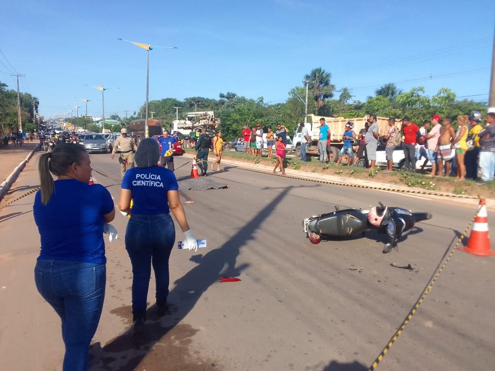 Acidente aconteceu por volta de 7h da manhã de sexta (11) — Foto: Jones Maia/TV Tapajós