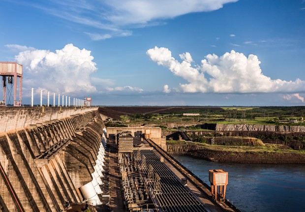 Em operação desde 1984, a usina hidrelétrica de Itaipu atinge hoje (14) a marca histórica de 2,7 bilhões de megawatts-hora (MWh) de energia acumulada gerada (Foto: Divulgação)