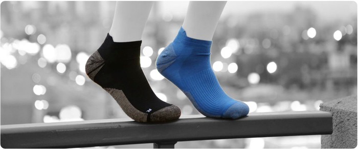 As meias estão disponível em dois modelos, nas cores azul e preto (Foto: Divulgação)