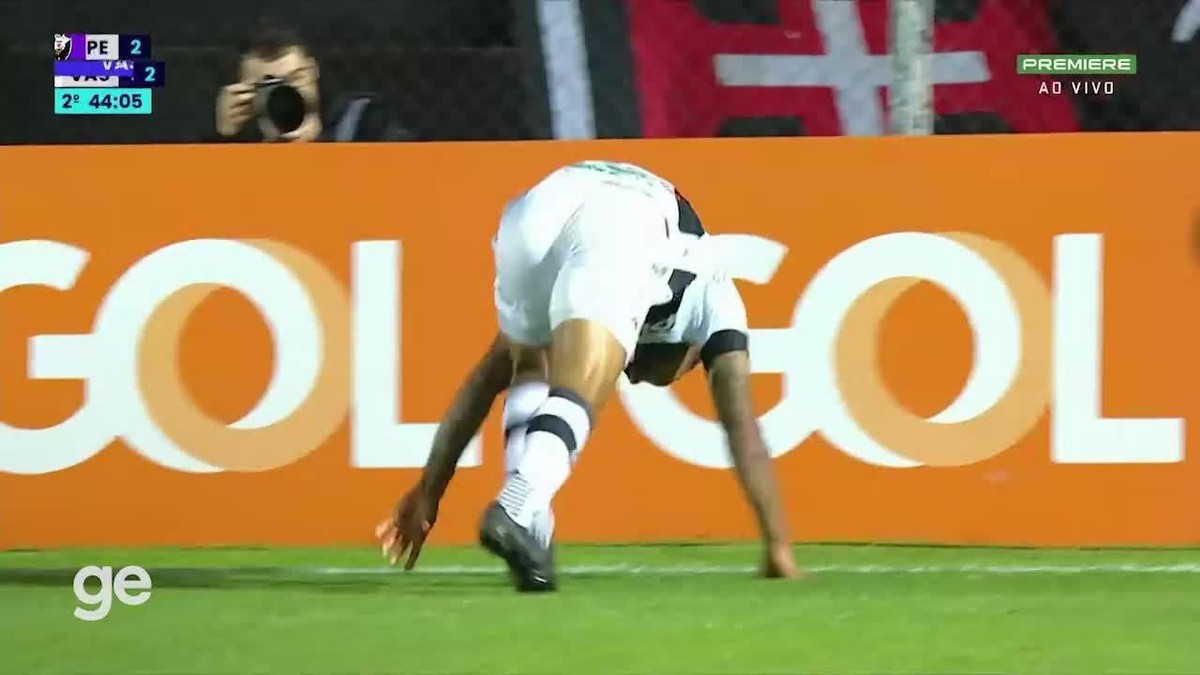 Alex Teixeira intenta resbalar en el césped tras el gol de Vasco y… Mira el marcador y las reacciones |  vasco