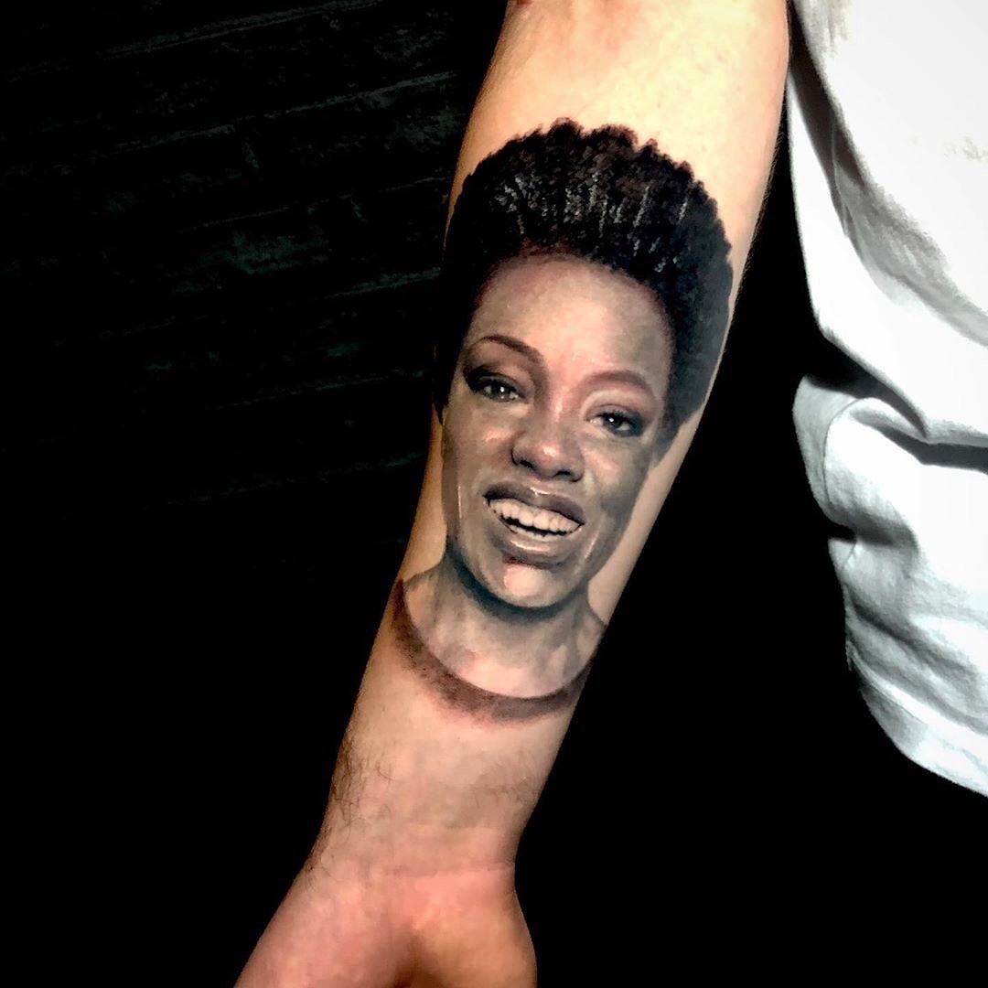Fã tatua Viola Davis no braço (Foto: Reprodução/Instagram)
