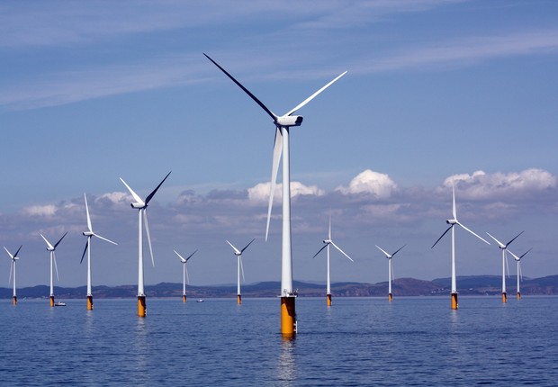 Turbinas de geração de energia eólica na costa: crescimento em energia renovável como alternativa ao petróleo (Foto: Getty Images)