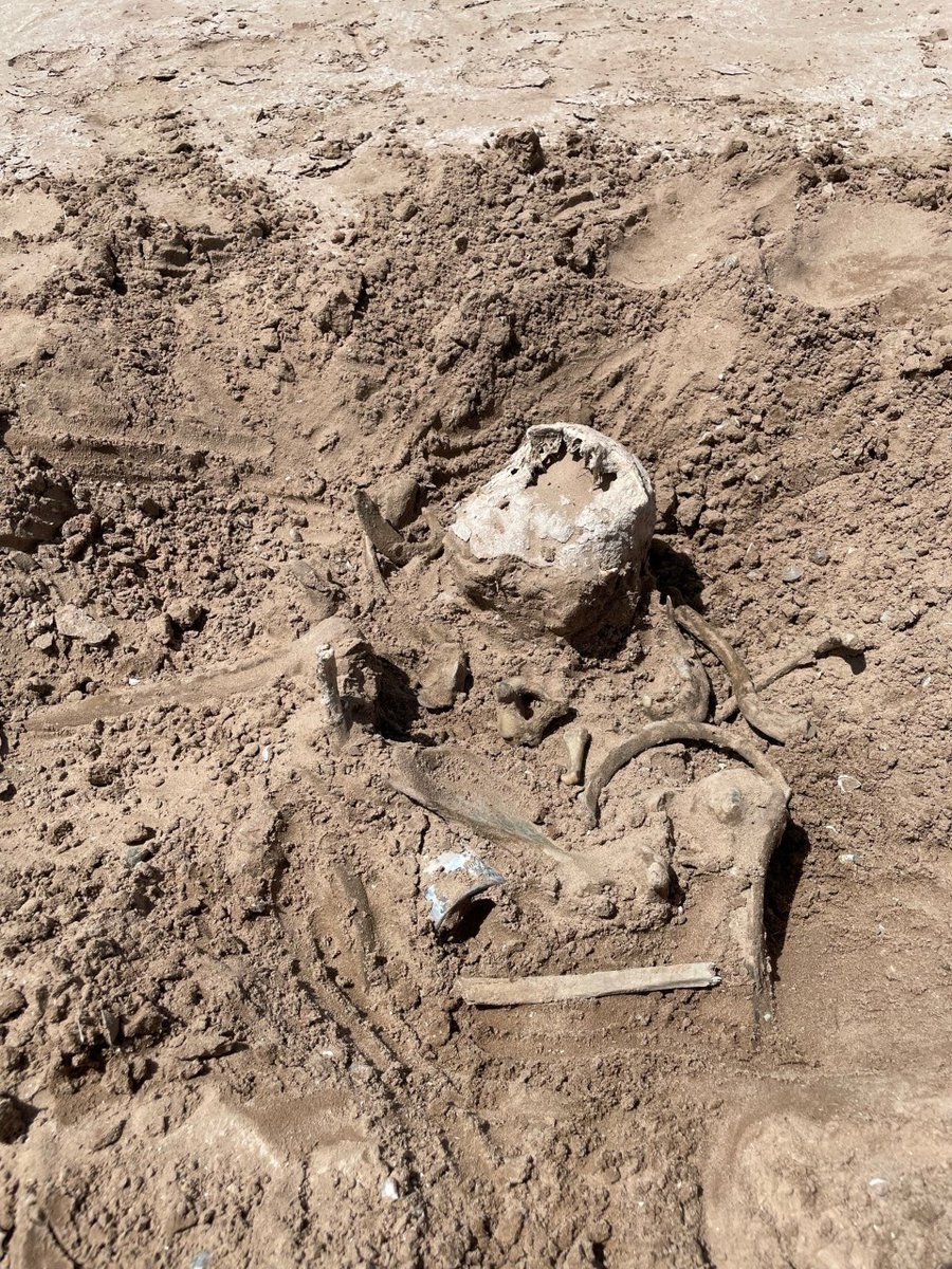 Novos restos mortais encontrados com a seca no Lago Mead, nos EUA (Foto: reprodução twitter)