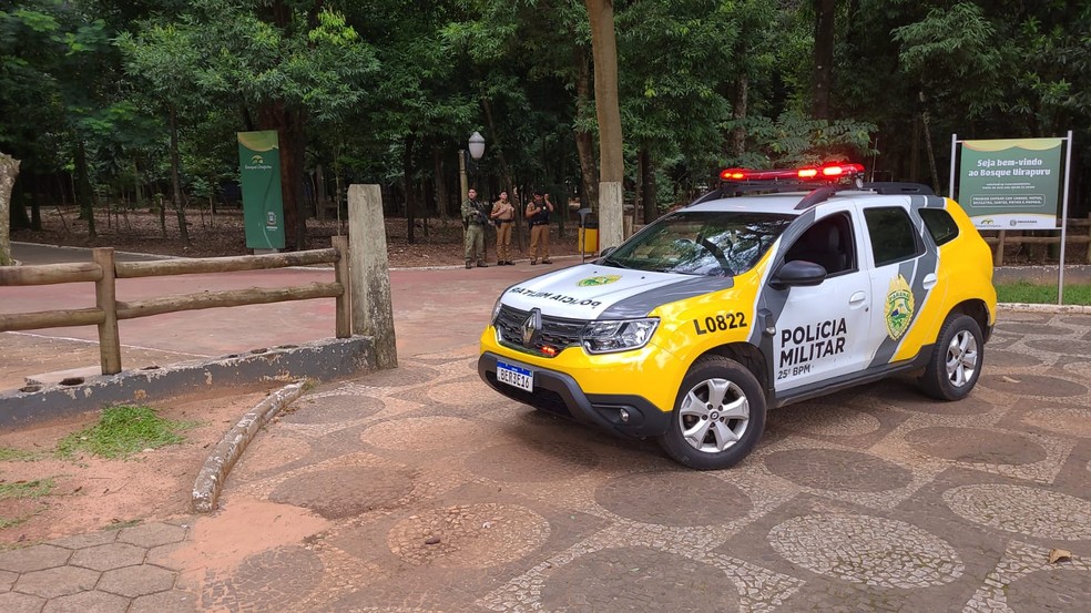 Corpo é localizado em bosque de Umuarama — Foto: Carlos da Cruz/RPC