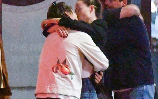 Olivia Wilde e Harry Styles são vistos aos beijos após atriz afastar boatos de traição